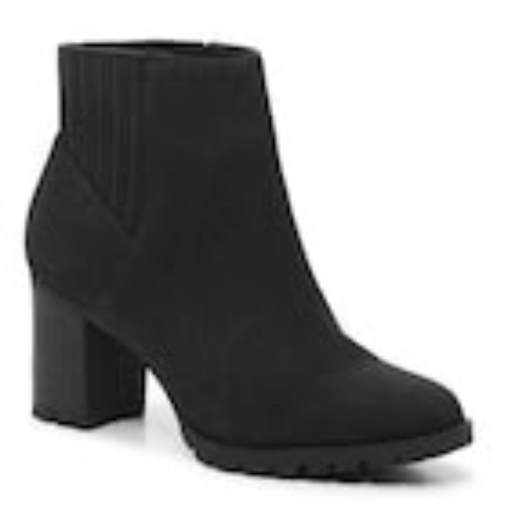 NEW IN BOX - Kelly & Katie Yona Chelsea Boot Size 9.5W Black